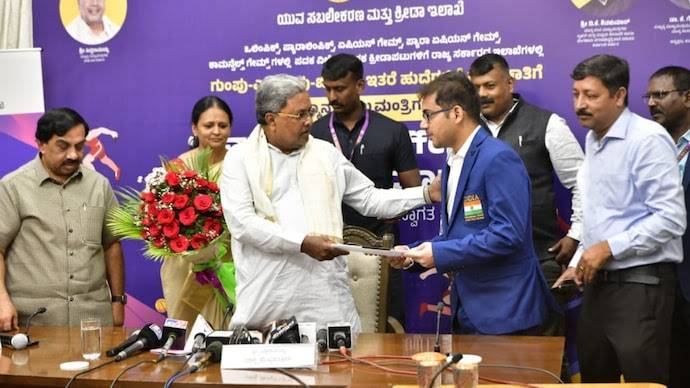 Siddaramaiah gives government job letters to 12 medal winning sportspersons